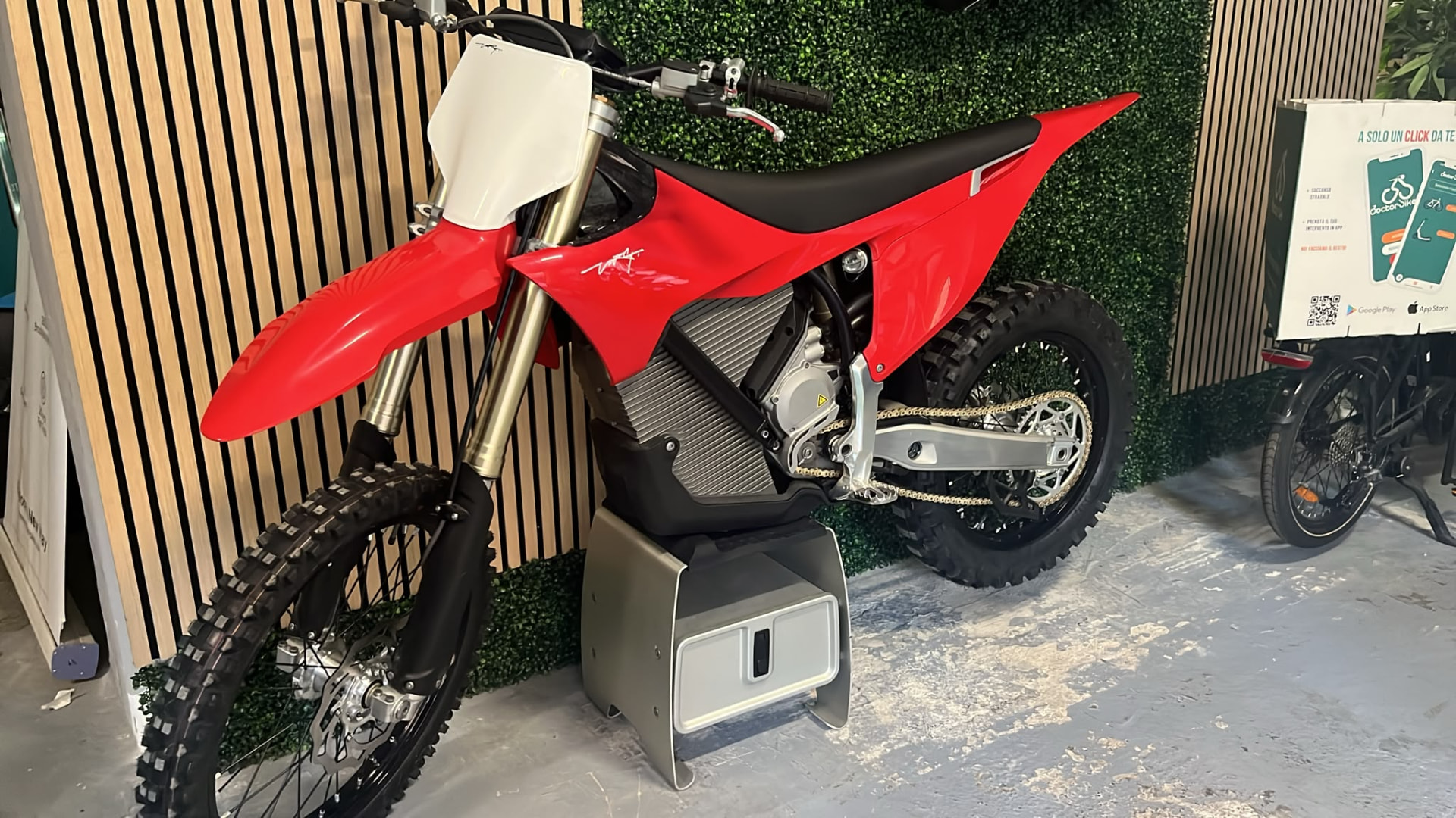 Stark VARG rossa nel nostro showroom